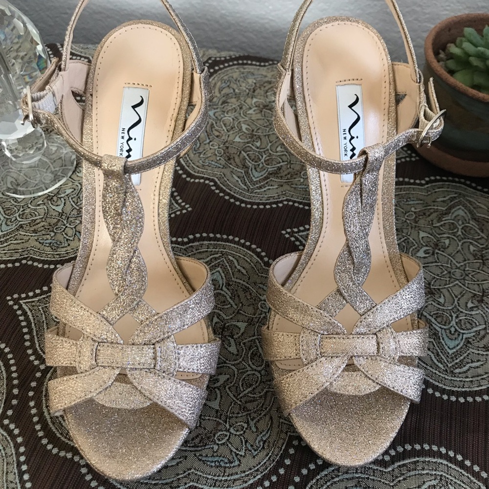 Nina platform heels size 6. Metallic Taupe.